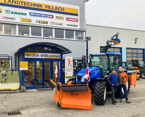 New Holland mit Hauer Variopflug